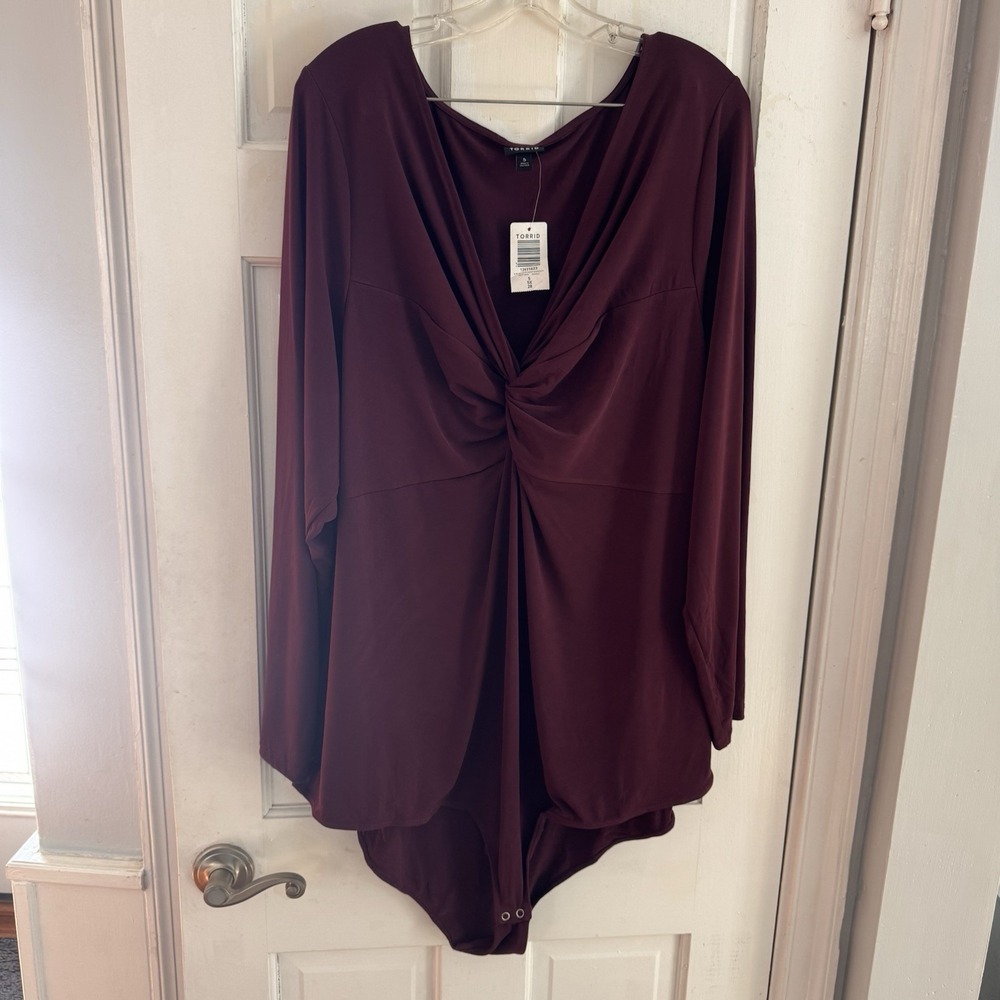 Torrid Womens 5X 28 Plum Twist Front Bodysuit Long‎ Sleeve Stretch NWT Plus Size